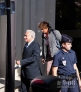 　新华社照片，巴黎，2011年9月29日     IMF前总裁卡恩首次与控告他企图强奸的法国女作家巴农当面对质     9月29日，国际货币基金组织（IMF）前总裁多米尼克·斯特劳斯-卡恩（左一）走出巴黎司法警察署镇压人身攻击犯罪案大队（BRDP）。     国际货币基金组织（IMF）前总裁多米尼克·斯特劳斯-卡恩当日与指控她企图强奸的法国女记者、作家特里斯塔娜·巴农进行首次当面对峙。巴农指控卡恩2003年在一次采访中企图强奸自己。    新华社记者高静摄 