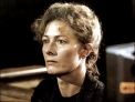 2、范尼莎·雷德格雷夫　范尼莎·雷德格雷夫与其他女星不同，她是影坛少见的“女政客”，不但在现实生活中热衷政治，在银幕上也扮演了不少政治性角色。这位外表端庄、高傲的英国女人一共获得了6次奥斯卡提名，并以《朱莉娅》（1978年）一片赢得最佳女配角奖。就在上台领奖时，范尼莎当众发表她反以色列而同情巴勒斯坦的政治言论，引起了很大风波。此后，她毫不理会所面临的生命威胁，资助拍摄了一部反以色列的纪录片《巴勒斯坦人》。