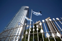 这是4月16日在阿根廷首都布宜诺斯艾利斯拍摄的雷普索尔-YPF公司总部大楼。新华社发（马丁·萨巴拉摄）