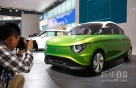 4月23日，一位记者在拍摄铃木的一款概念车。新华社发（万象 摄）