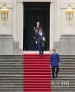 4月23日，荷兰首相马克·吕特（中）离开荷兰海牙豪斯登堡宫。新华社/路透