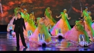 4月23日，歌手刘欢在开幕式上演唱。当晚，第二届北京国际电影节开幕式在国家会议中心举行。新华社记者翟健岚摄
