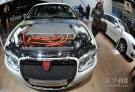  4月23日，上汽集团展出上海牌燃料电池轿车，该车是自主开放的新一代燃料电池轿车，曾在上海世博会上作为接待用车。 新华社记者公磊摄