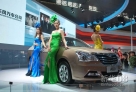 23日，以“创新·跨越”为主题的2012（第十二届）北京国际汽车展览会在北京中国国际展览中心拉开帷幕，来自德国、法国、美国、日本、中国等14个国家和地区的2000余家厂商参展，展览面积达23万平方米。新华社记者 南春雪摄