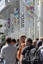 6月11日，2012苹果全球开发者大会在美国旧金山举行。图为与会者排队等候。2012苹果全球开发者大会将于6月11日至6月15日间在旧金山举行。新华社外代图片 北京 2012年06月12日 新华社/EPA欧新  