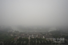 6月10日，江苏扬州市的古运河被雾霾笼罩。扬州地区当日出现能见度小于3000米的霾。新华社记者 孟德龙 摄