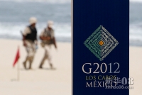 6月17日，士兵在墨西哥海滨城市洛斯卡沃斯的海边巡逻。新华社/路透