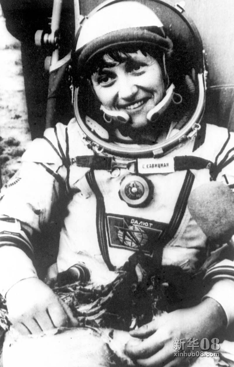 世界上第一个女航天员图片