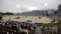 2008：奥运马术赛事闪耀香江
    2008年8月9日至20日，万众瞩目的北京奥运会马术比赛在香港成功举办。赛事决出了盛装舞步、场地障碍和三项赛的个人及团体6枚金牌，来自40多个国家和地区的200多名马术高手参与竞逐，吸引了众多市民和访港游客。
    图为2008年8月9日，北京奥运会马术比赛在香港正式开始，参赛选手在比赛中。
    新华社记者 周磊 摄  