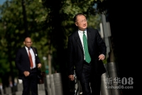 7月2日，世界银行新任行长金墉来到位于美国首都华盛顿的世界银行总部上班。新华社/法新