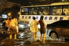 北京晚高峰暴雨 城市部分地区内涝 宣武门路口。姚大伟摄 
