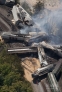 这是7月11日在美国东部俄亥俄州首府哥伦布附近拍摄的火车出轨现场空中俯瞰图。 新华社/美联