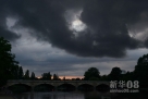 新华社照片，伦敦，2012年7月23日 图为伦敦海德公园上空乌云密布（7月20日摄）。新华社记者陶希夷摄  