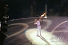 1992年7月25日，第25届巴塞罗那奥运会开幕式上，西班牙神箭手安雷波略射箭点燃火炬。新华社记者官天一摄  