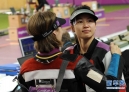7月28日，易思玲（右）赛后眼含泪光。当日，在第30届夏季奥林匹克运动会女子10米气步枪决赛中，中国选手易思玲以502.9环的总成绩夺冠，这是本届奥运会的首枚金牌。新华社记者李钢摄