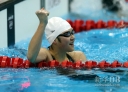 新华社照片，伦敦，2012年7月28日 中国选手叶诗文在获胜后庆祝。当日，在伦敦奥运会女子400米个人混合泳决赛中，中国选手叶诗文以4分28秒43的成绩夺得冠军，并创造新的世界纪录。新华社记者费茂华摄 