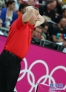 7月29日，中国队主教练邓华德在比赛中对裁判判罚表示诧异。当日，在2012年伦敦奥运会男子篮球小组赛中，中国队以81比97不敌西班牙队。 新华社记者孟永民摄