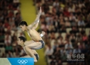 7月30日，曹缘/张雁全（前）在比赛中起跳。当日，在伦敦奥运会男子双人10米跳台跳水决赛中，中国组合曹缘/张雁全以486.78分的总成绩夺冠。新华社记者刘大伟摄 