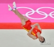  7月30日，中国体操队队员张成龙在自由操比赛中。当日，在伦敦奥运会体操男团决赛中，中国队以275.997分的成绩成功卫冕。新华社记者程敏摄 