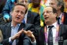 新华社照片，伦敦，2012年7月30日 英国首相卡梅伦（左）陪同法国总统奥朗德来到伦敦奥运会手球馆，观看法国对阵西班牙的女子手球小组赛。新华社记者王庆钦摄  
