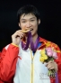 7月31日，中国选手雷声在领奖台上。当日，在伦敦奥运会男子个人花剑比赛中，中国选手雷声以15比13击败埃及选手阿布卡西姆，夺得金牌。新华社记者 王毓国 摄