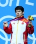 7月31日，中国选手林清峰在颁奖仪式上。当日，在伦敦奥运会举重男子69公斤级比赛中，中国选手林清峰以344公斤的总成绩夺得冠军。新华社记者 陈建力 摄  