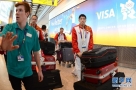 8月3日，刘翔（右）抵达希斯罗机场。当日中午，中国田径运动员刘翔与教练孙海平等人飞抵伦敦，准备征战伦敦奥运会。 新华社记者李钢摄
