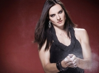 伦敦奥运会前夕媒体报道说：本届奥运会后伊辛巴耶娃可能结束她的体育生涯。在早一些的时候，伊辛巴耶娃本人表示，2013年她将与体育告别。其最重要的原因是，近两年她的情况出现了一些衰退。很长一段时间没有再创世界纪录，在2011年大邱世界锦标赛上，伊辛巴耶娃甚至没进前五名。伦敦奥运会，能否看到伊辛巴耶娃王者归来？