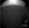 这张美国宇航局电视截图显示的是“好奇”号火星车在火星表面着陆后传回的图像（8月5日摄）。新华社/路透