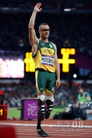 8月5日，皮斯托瑞斯在比赛中。 当日，在2012年伦敦奥运会田径男子400米半决赛中，“刀锋战士”南非选手奥斯卡·皮斯托瑞斯以46秒54的成绩位列小组最后一名，无缘决赛。新华社记者廖宇杰摄