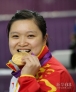 这是7月29日，中国选手郭文珺在伦敦奥运会女子十米气手枪决赛中，以488.1环的总成绩获得冠军，卫冕成功。北京奥运会夺冠后，郭文珺在2011年末成为了妈妈。很难想象，一个运动员在生孩子之后半年多时间就站在奥运会赛场上，更别提夺得冠军，但郭文珺做到了。    新华社记者殷刚摄  