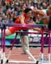 8月7日，刘翔在比赛中打栏瞬间。当日，刘翔在伦敦奥运会田径男子110米栏预赛中摔倒，无缘晋级。 新华社记者凡军摄 