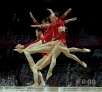 8月7日，眭禄在比赛中（多重曝光）。当日，在伦敦奥运会体操女子平衡木决赛中，中国选手眭禄以15.500分的成绩夺得亚军。
    新华社记者沈伯韩摄 
