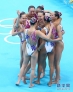 8月10日 ，中国选手在比赛结束后拥抱庆祝。当日，2012伦敦奥运会花样游泳集体比赛结束，中国队以194.010分的成绩获得银牌。新华社记者陈建力摄