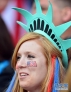 8月6日，美国队球迷在庆祝胜利。当日，在伦敦奥运会女足半决赛中，美国队以4比3战胜加拿大队，晋级决赛。 新华社记者 刘大伟 摄