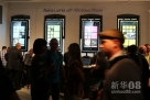 9月5日，在美国纽约，媒体人员参加诺基亚新一代智能手机发布活动。新华社/法新