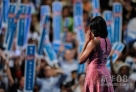 9月4日，在美国北卡罗来纳州夏洛特举行的民主党全国代表大会上，美国第一夫人米歇尔·奥巴马发表演讲，为丈夫竞选助阵。新华社记者张军 摄