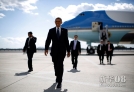 9月24日，美国总统奥巴马（前）抵达纽约肯尼迪机场。新华社/路透