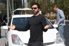 9月25日，在美国加利福尼亚州芒廷维尤的谷歌总部，谷歌公司创始人之一布林站在一辆自动驾驶汽车前。新华社/法新  
