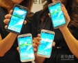这是9月26日在韩国首尔拍摄的模特手中的三星Galaxy Note II智能手机。 新华社/法新 