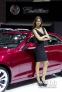 9月27日，车模在2012巴黎国际车展上展示品牌汽车。新华社记者唐霁摄