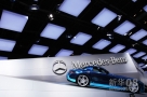 这是9月27日在法国巴黎举行的2012巴黎国际车展媒体日上拍摄的奔驰SLS AMG电动车。新华社记者高静摄