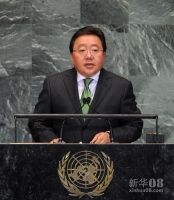  9月27日，在美国纽约联合国总部，蒙古国总统查希亚·额勒贝格道尔吉在联大一般性辩论上发言。新华社记者 申宏 摄