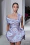 9月28日，模特在巴黎时装周上展示法国品牌克里斯汀·迪奥2013春夏新品成衣。新华社记者高静摄 