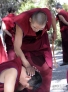 10月8日，僧人在拉萨色拉寺辩经法会上“服输”。新华社记者 觉果 摄