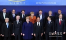 10月18日，在比利时首都布鲁塞尔，欧盟领导人参加欧盟峰会合影。新华社记者叶平凡摄 新华社照片，布鲁塞尔，2012年10月18日