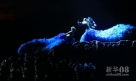 10月18日，杨丽萍谢幕舞剧《孔雀》在天津上演。新华社发（王晓明 摄）  