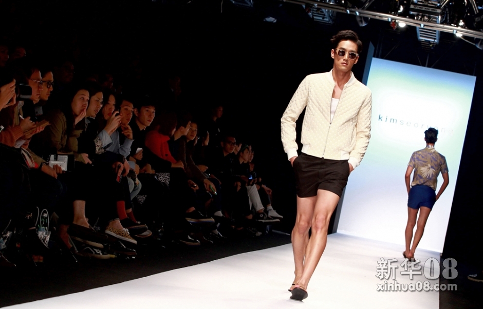 犀利哥惊现首尔2013春夏时装周高清组图