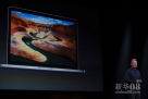 10月23日，苹果公司全球市场营销高级副总裁菲尔·席勒在美国圣何塞举行的新品发布会上介绍新款Macbook Pro。新华社发