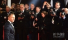 10月23日，演员丹尼尔·克雷格（前）在英国伦敦出席“007”新片《天幕坠落》全球首映式。新华社/路透 